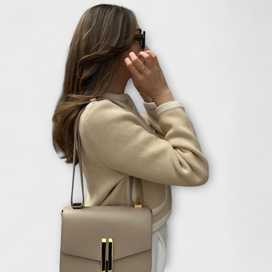 Klasikinis švarkas su dekoratyvinėmis kišenėmis