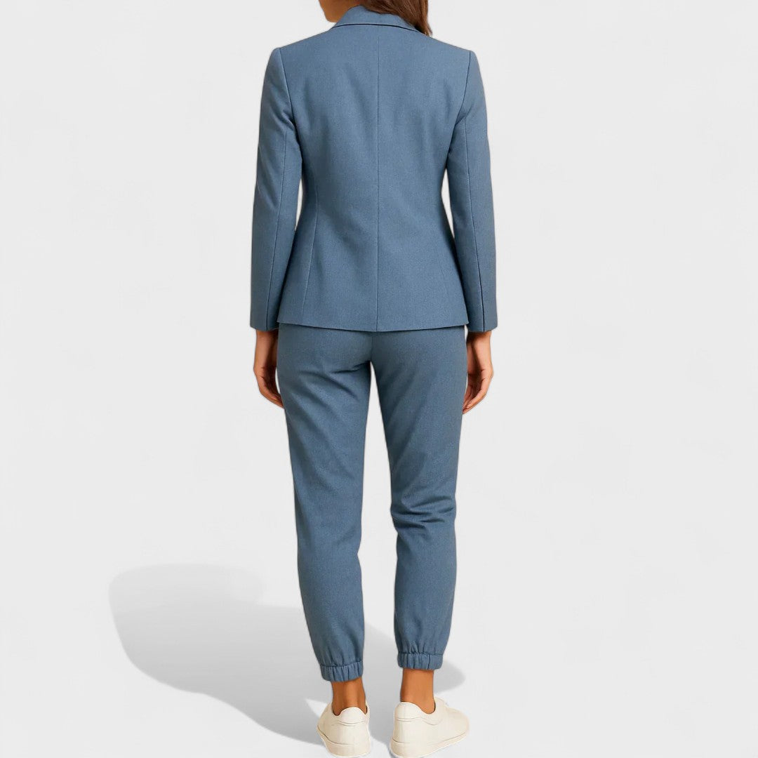 Dorotėja - Elegantiškas Komplektas su Švarku ir Kelnėmis