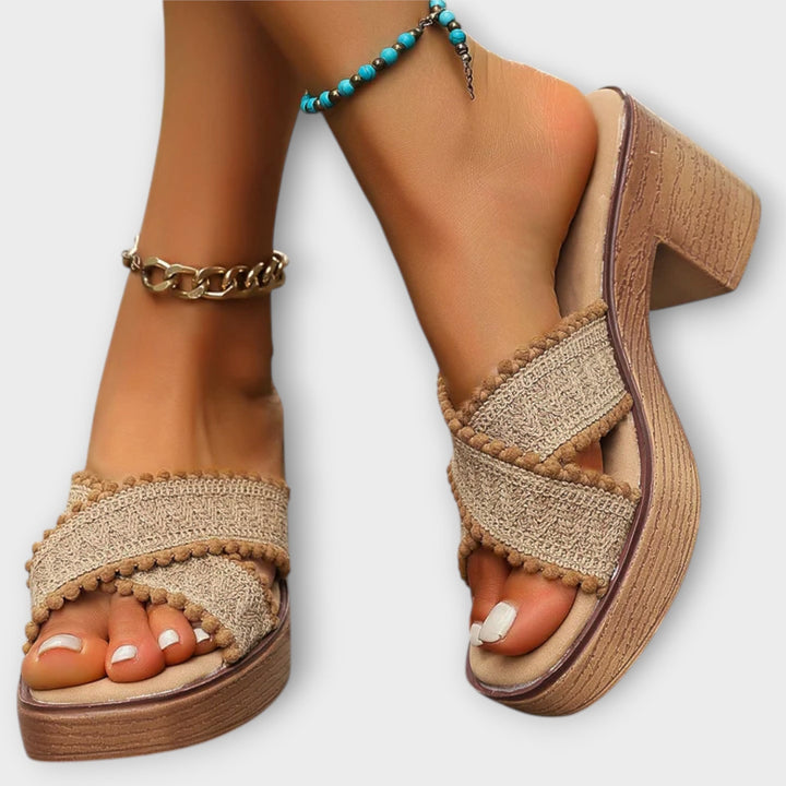 Austina - Stori kulnai su kryžminėmis juostelėmis